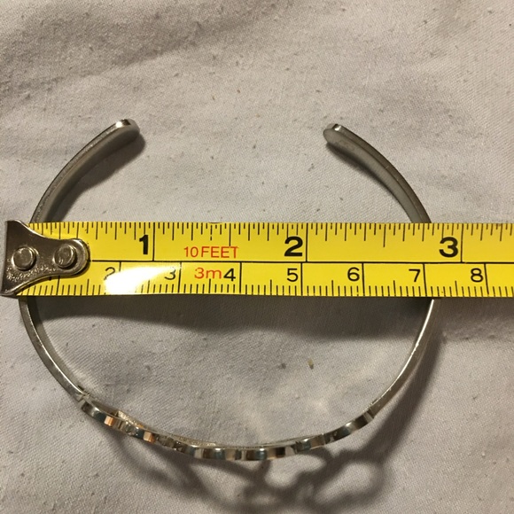 Multiple Heart Bangle - Picture 8 of 10